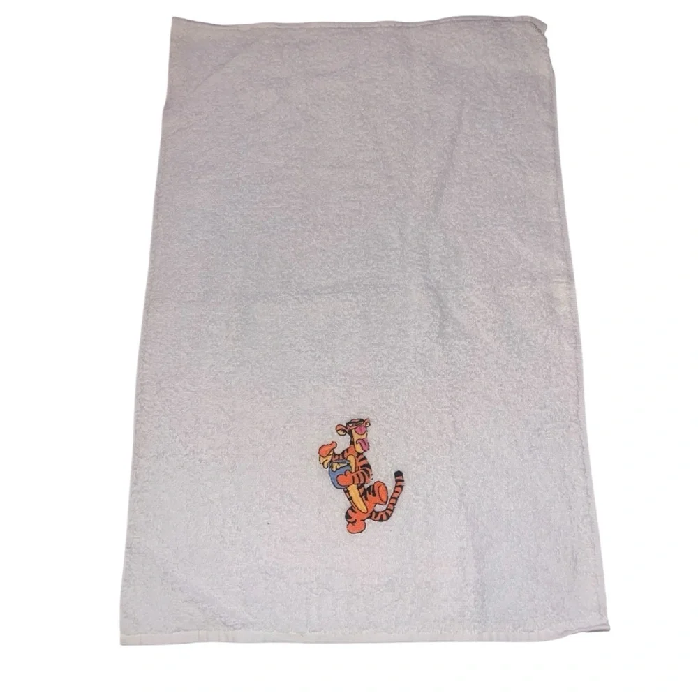 Vintage Disney Winnie the Pooh Tigger White Towel Embroidered Patch Children’s 🍯